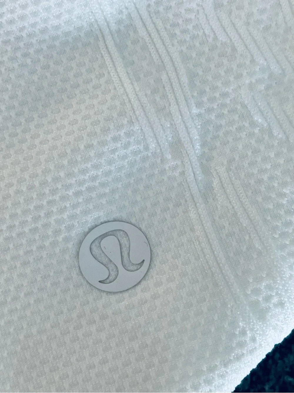 Lululemon Rest Less Hoodie White Textured Seamless Thumbholes Size 4